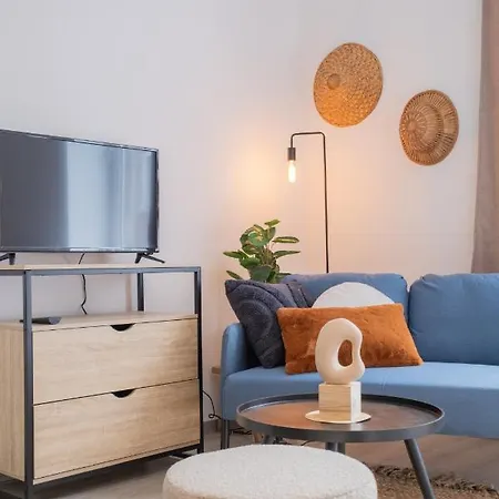 Chic Proche Aeroport & Centre-ville Apartment