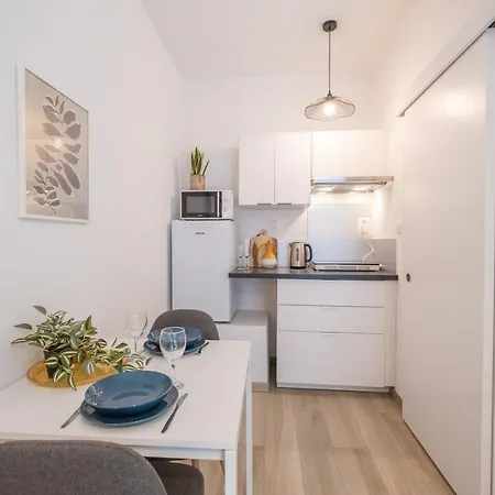 Апартаменты Chic Proche Aeroport & Centre-ville *